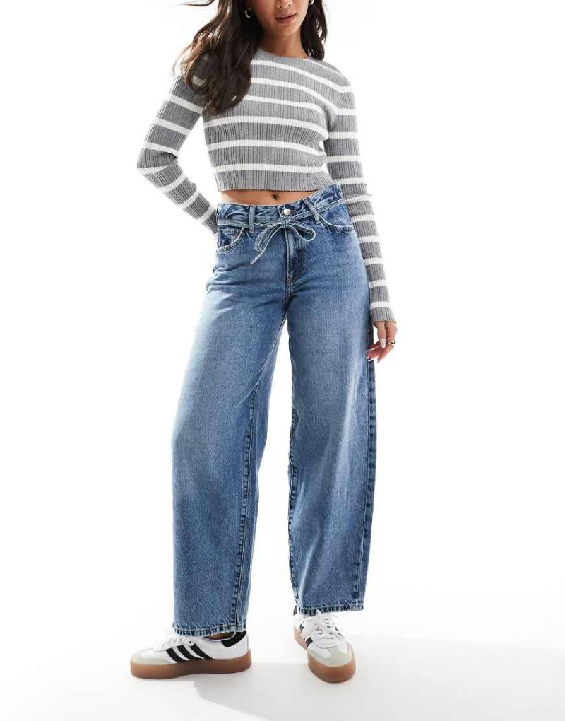 ONLY - Gianna - Jeans in Mittelblau mit mittelhohem Bund und abgerundetem Beinschnitt von ONLY