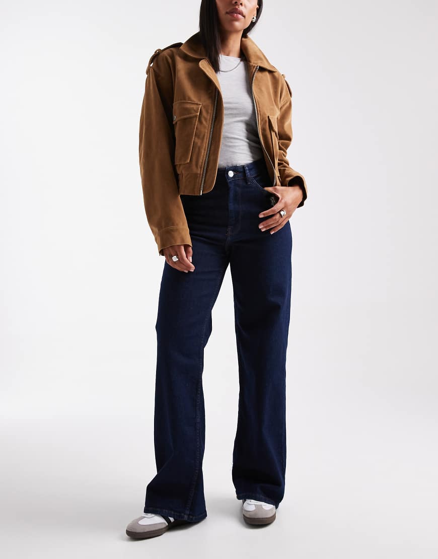 ONLY - Hannah - Jeans in dunkelblauer Rinse-Waschung mit besonders hohem Bund und weitem Bein von ONLY
