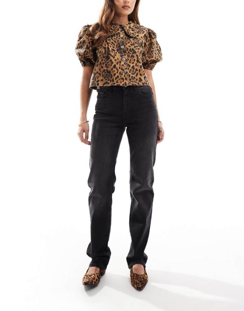 ONLY - Jane - Jeans in verwaschenem Schwarz mit mittelhohem Bund und geradem Bein von ONLY