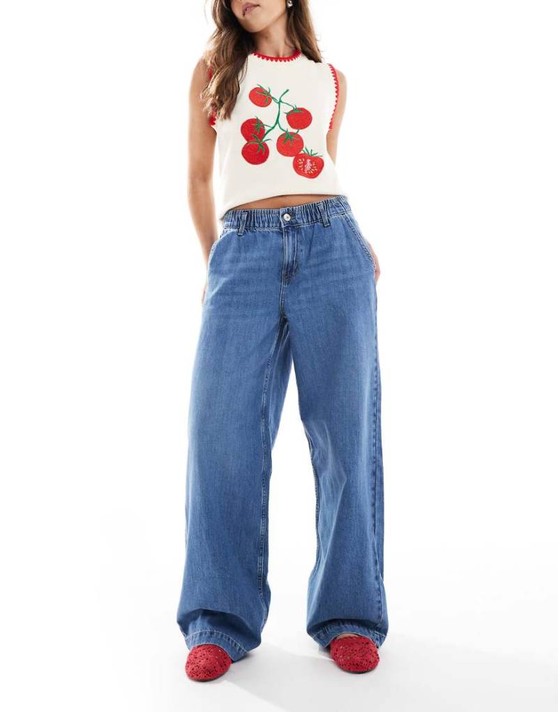 ONLY - Jeans in Mittelblau mit mittelhohem Bund und weitem Bein von ONLY