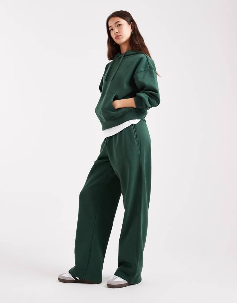 ONLY - Jersey-Jogginghose in Dunkelgrün mit geradem Bein, Kombiteil von ONLY