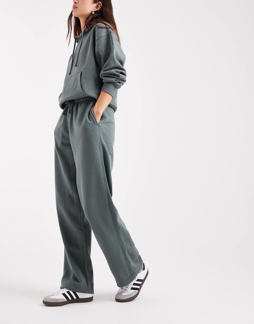 ONLY - Jersey-Jogginghose in Grün mit geradem Bein, Kombiteil ONLY - Jersey-Jogginghose in Grün mit geradem Bein, Kombiteil von ONLY