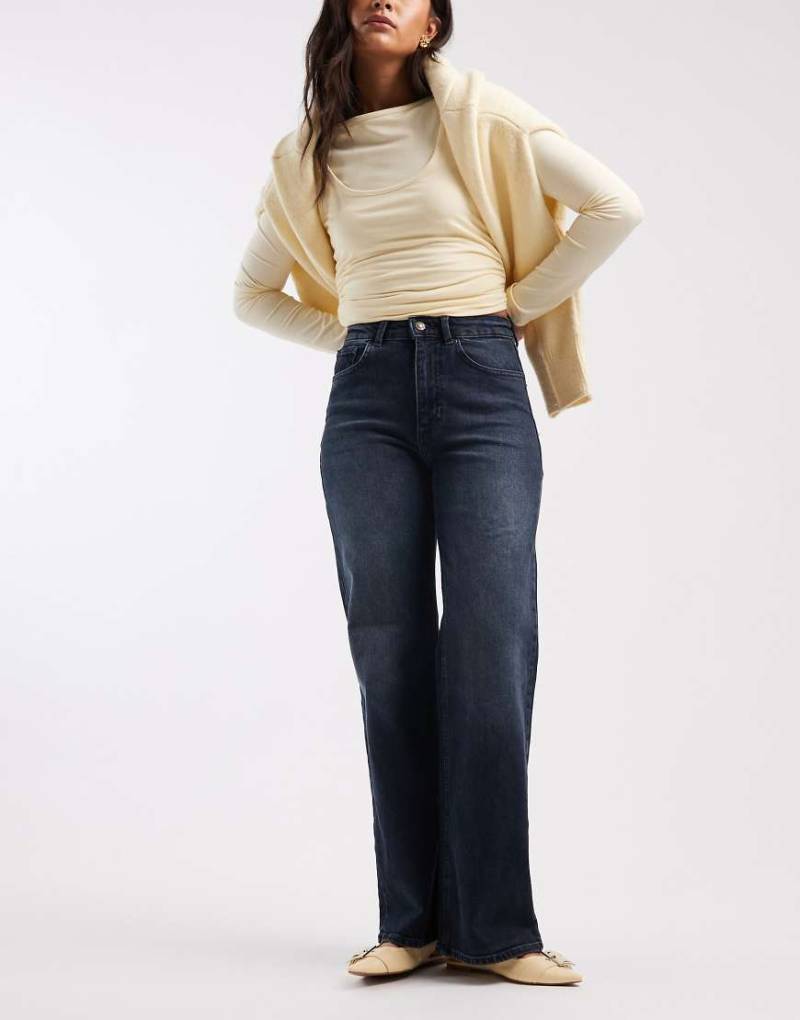 ONLY - Juicy - Jeans in Dunkelblau mit hohem Bund und weitem Bein von ONLY
