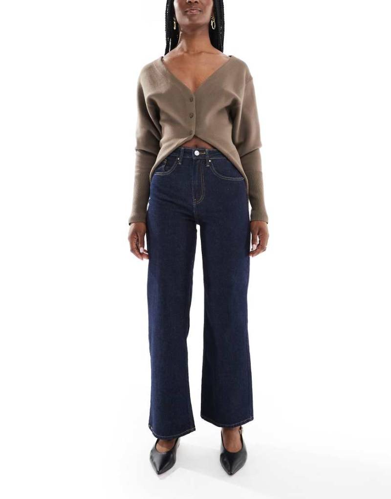 ONLY - Juicy - Weit geschnittene Jeans in indigoblauer Waschung mit hohem Bund und Kontrastnaht ONLY - Juicy - Weit geschnittene Jeans in indigoblauer Waschung mit hohem Bund und Kontrastnaht von ONLY