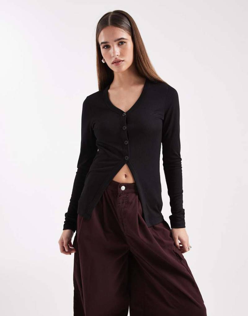 ONLY - Longline-Strickjacke in Schwarz mit offenem Saum von ONLY