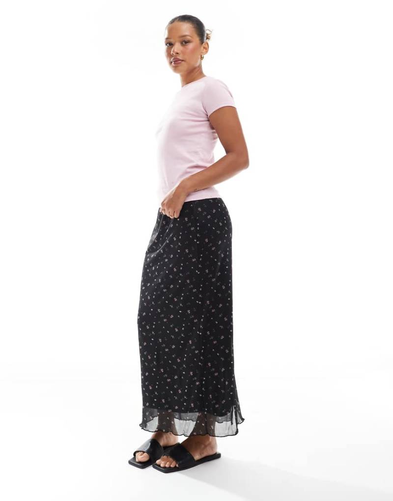 ONLY - Maxirock in Schwarz mit Blümchenprint und Kräuselsaum von ONLY