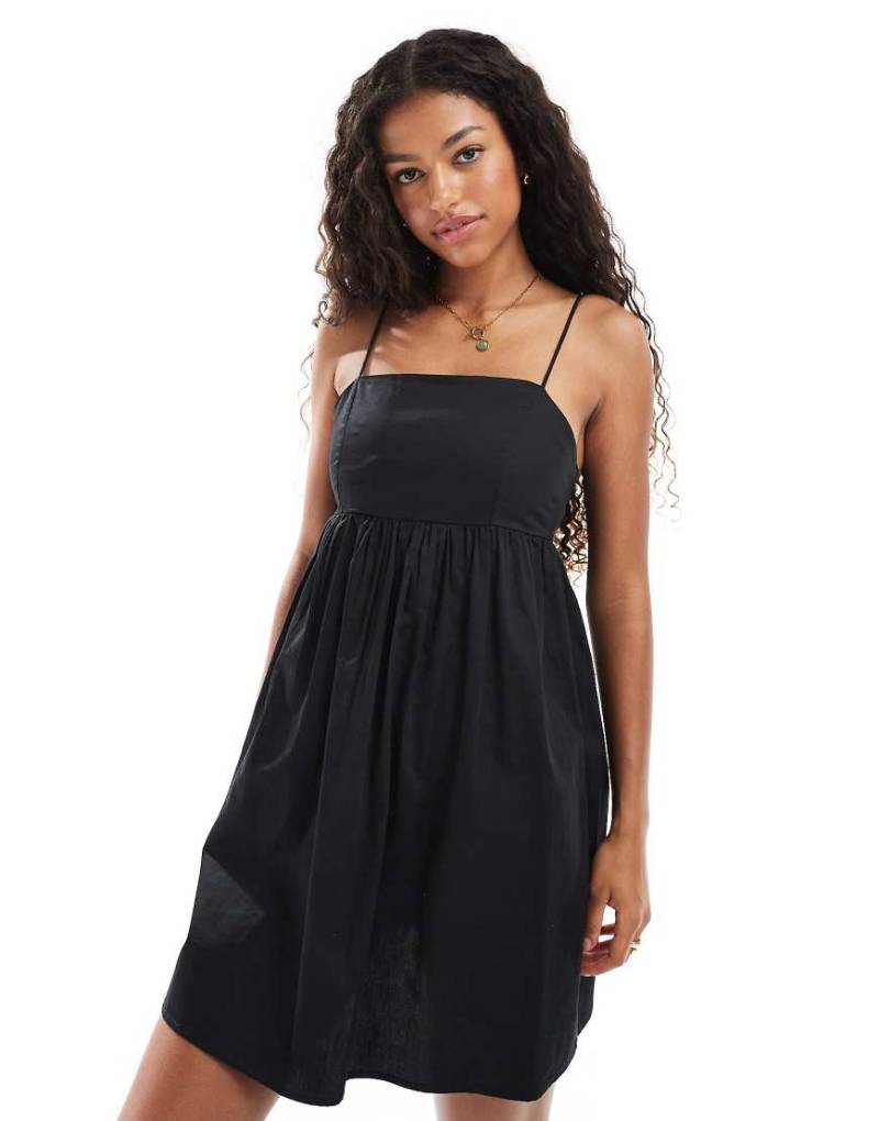 ONLY - Mini-Trägerkleid in Schwarz mit Bindedetail am Rücken von ONLY