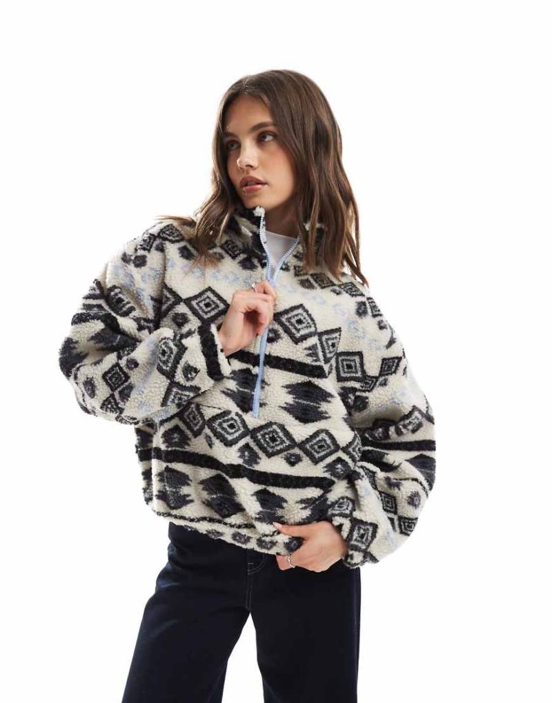 ONLY - Oberteil aus Teddy-Fleece in Beige mit Aztekenmuster-Neutral ONLY - Oberteil aus Teddy-Fleece in Beige mit Aztekenmuster-Neutral von ONLY