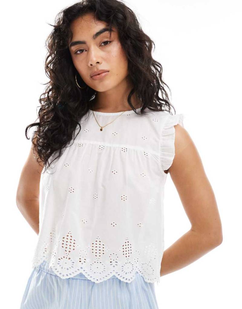 ONLY - Pointelle-Oberteil in Weiß mit Rüschenärmeln von ONLY