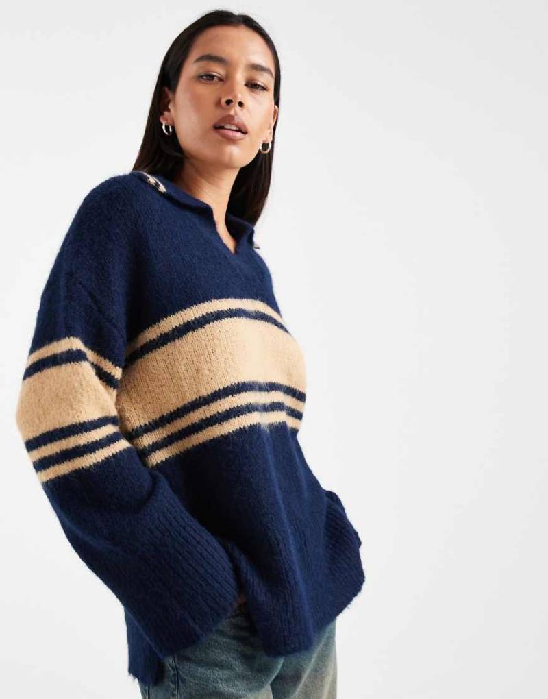 ONLY - Strick-Polohemd in Marineblau mit Streifen und geteiltem Kragen von ONLY