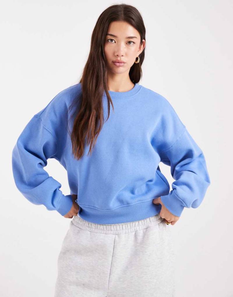 ONLY - Sweatshirt in Blau mit überschnittenen Schultern und Rundhalsausschnitt ONLY - Sweatshirt in Blau mit überschnittenen Schultern und Rundhalsausschnitt von ONLY