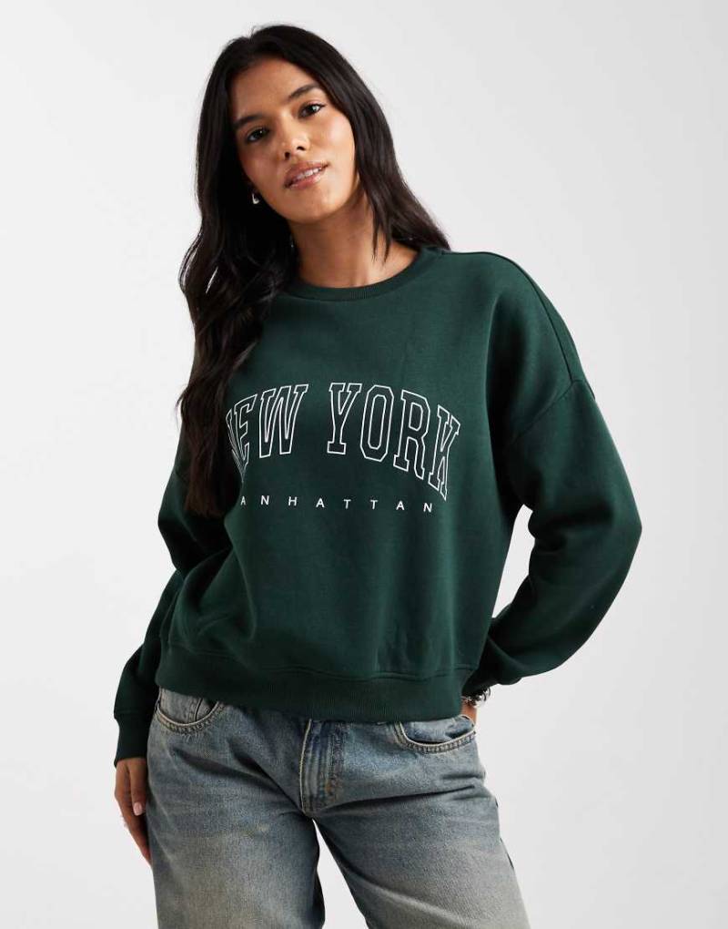 ONLY - Sweatshirt in Dunkelgrün mit „New York"-Print von ONLY