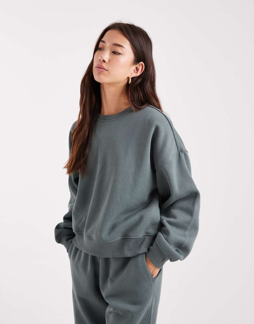 ONLY - Sweatshirt in Grün mit überschnittenen Schultern und Rundhalsausschnitt, Kombiteil von ONLY