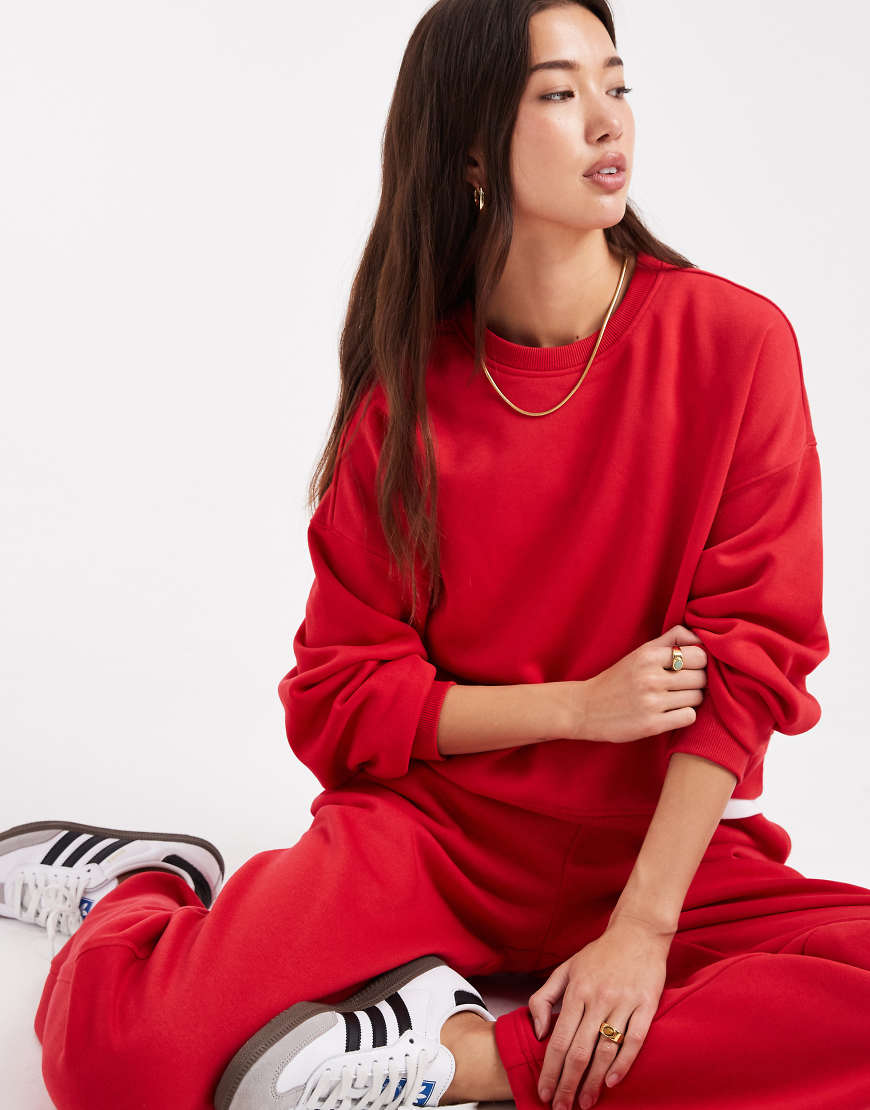 ONLY - Sweatshirt in Rot mit überschnittenen Schultern und Rundhalsausschnitt, Kombiteil von ONLY