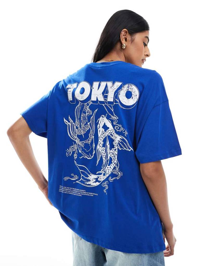 ONLY - T-Shirt in leuchtendem Blau mit „Tokyo"-Print von ONLY