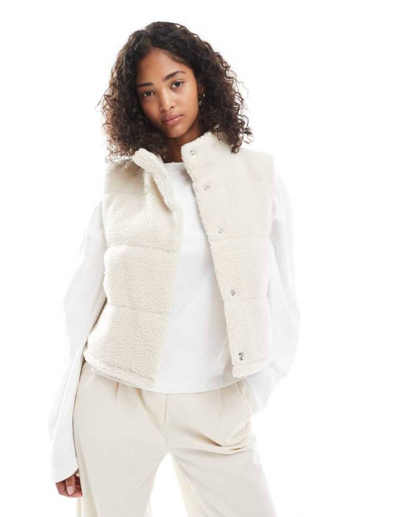 ONLY - Wattierte Weste in Stein mit Teddyfell-Neutral ONLY - Wattierte Weste in Stein mit Teddyfell-Neutral von ONLY