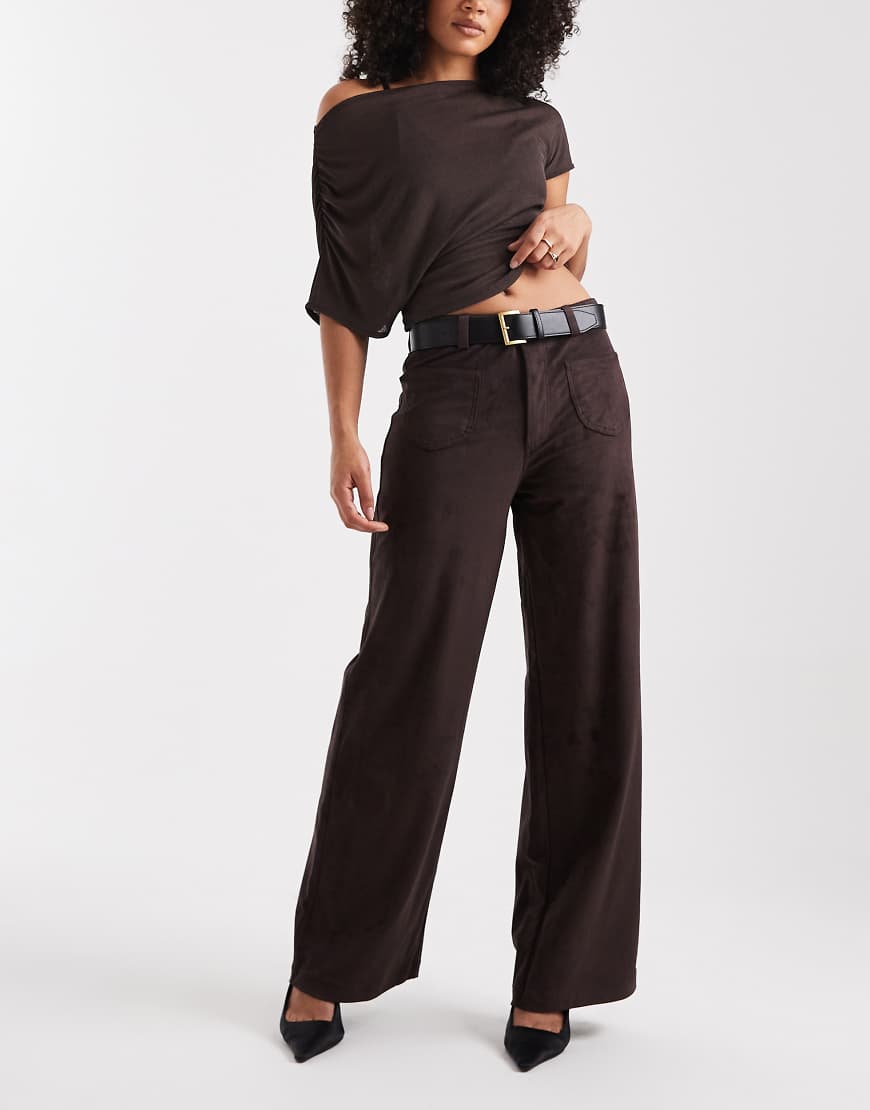 ONLY - Weit geschnittene Hose aus Wildlederimitat in Braun-Brown von ONLY