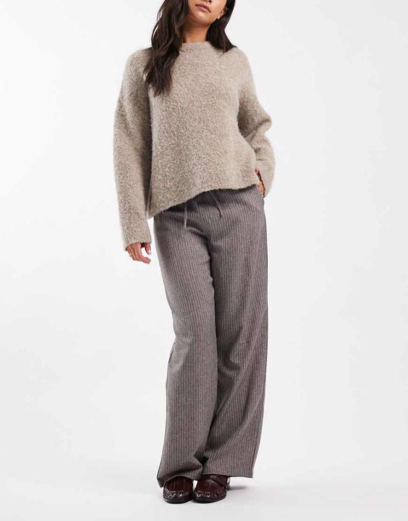 ONLY - Weit geschnittene Hose in Grau mit Nadelstreifen von ONLY