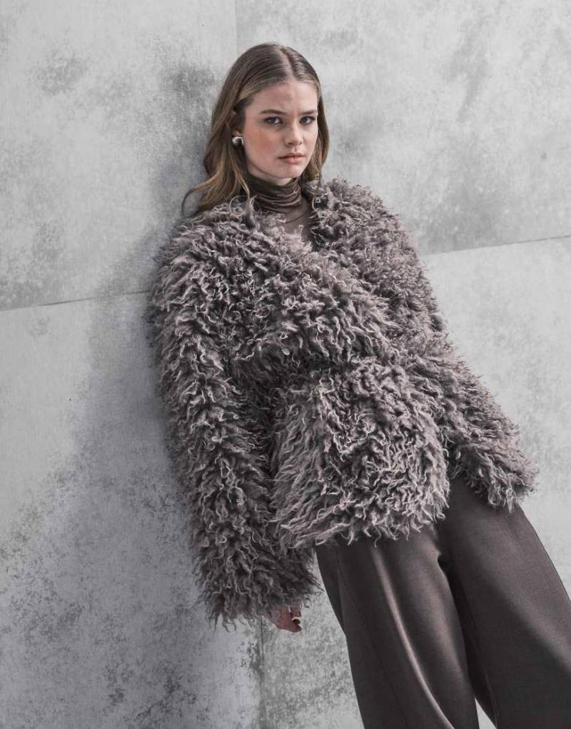 ONLY - Zottelige Jacke in Grau mit Gürtel von ONLY