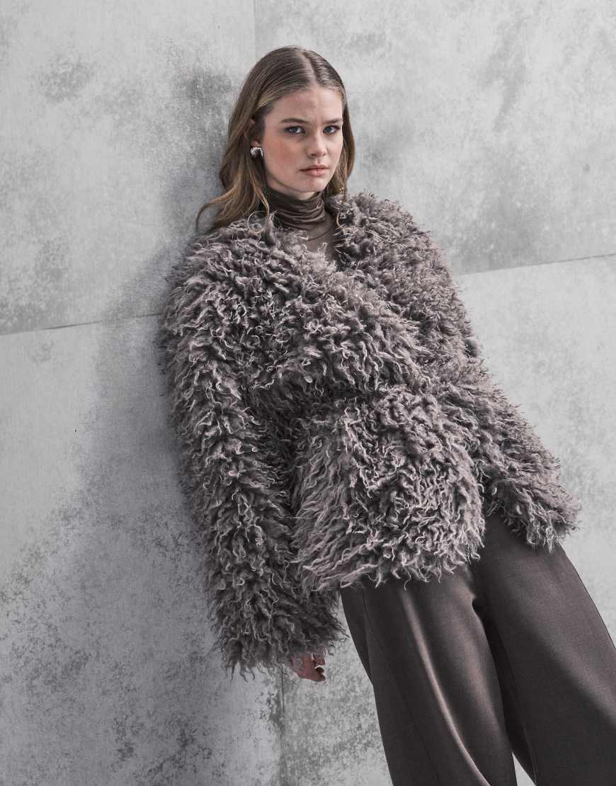 ONLY - Zottelige Jacke in Grau mit Gürtel von ONLY