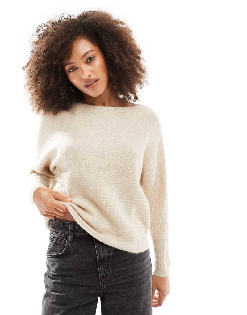 Only - Gerippter Strickpullover in Ecru mit weitem Ausschnitt-Weiß von ONLY