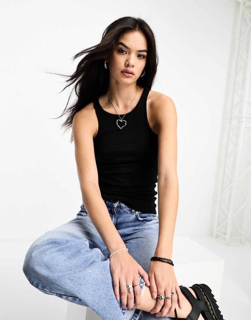 Only - Geripptes Tanktop in Schwarz von ONLY
