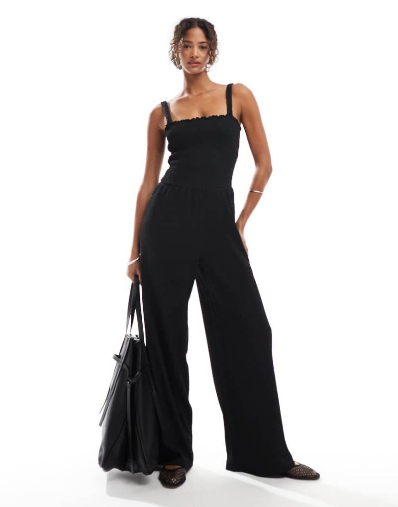 Only - Gesmokter Jumpsuit in Schwarz von ONLY