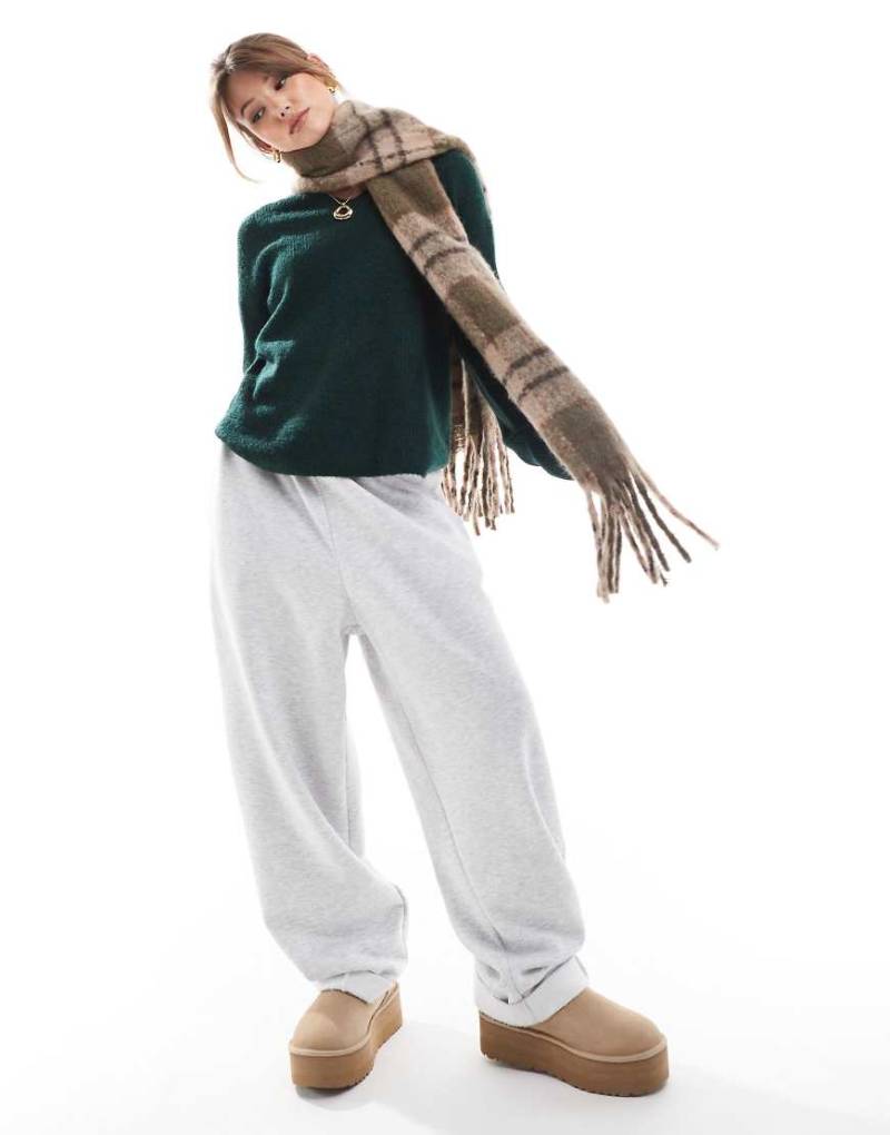 Only - Pullover in Dunkelgrün meliert mit V-Ausschnitt von ONLY