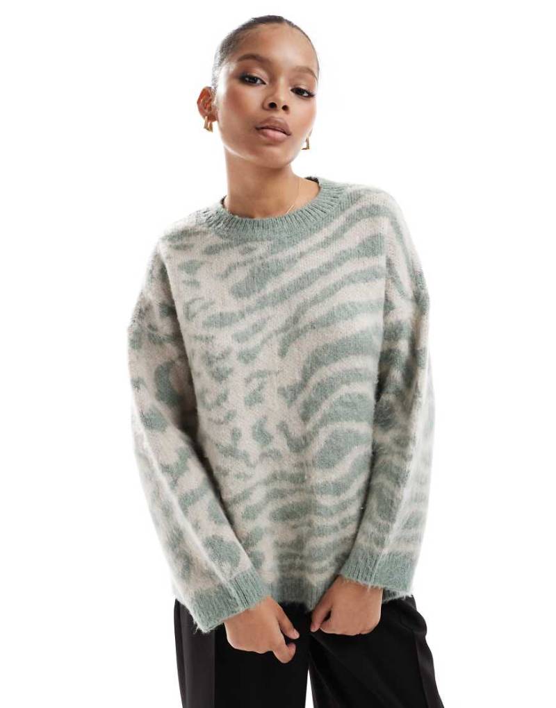Only - Pullover in Hellgrün und Weiß mit Leopardenmuster und Rundhalsausschnitt von ONLY