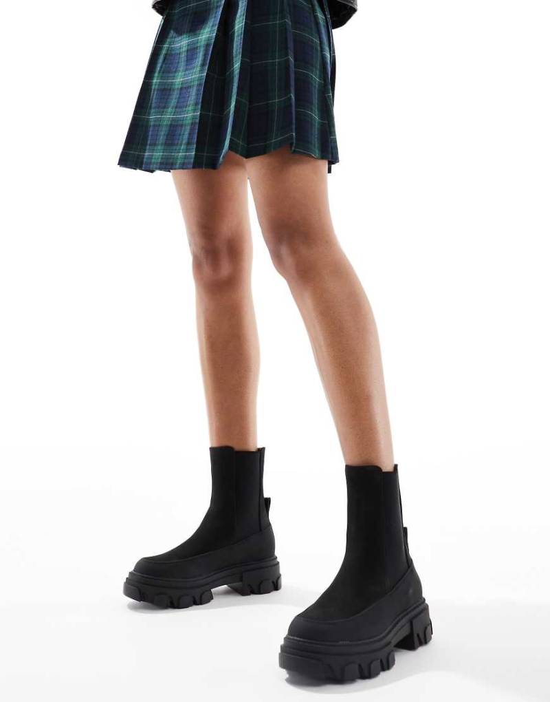 Only - Schwarze Stiefel zum Hineinschlüpfen mit dicker Sohle von ONLY