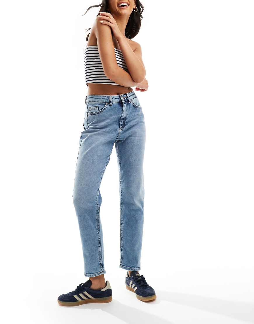 Only - Veneda - Mom-Jeans in Hellblau von ONLY