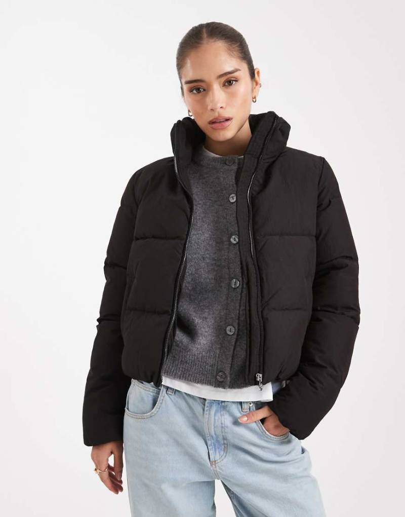 Only - Wattierte Jacke in Schwarz mit hohem Kragen von ONLY