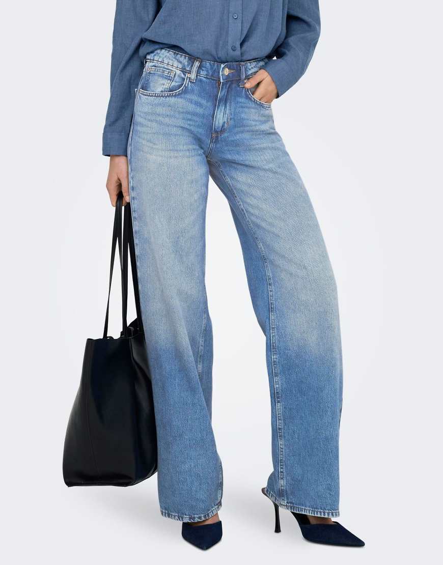 Only - Wide-Fit-Jeans in hellem Denim-Mittelblau von ONLY