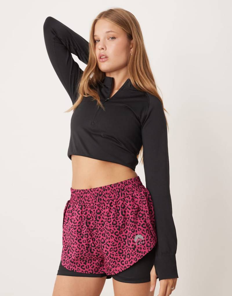 OOSC - Elite - 2-in-1-Laufshorts in Rosa mit Leopardenmuster von OOSC