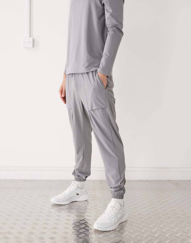 OOSC - Elite - Everyday Activewear - Jogginghose in Grau von OOSC