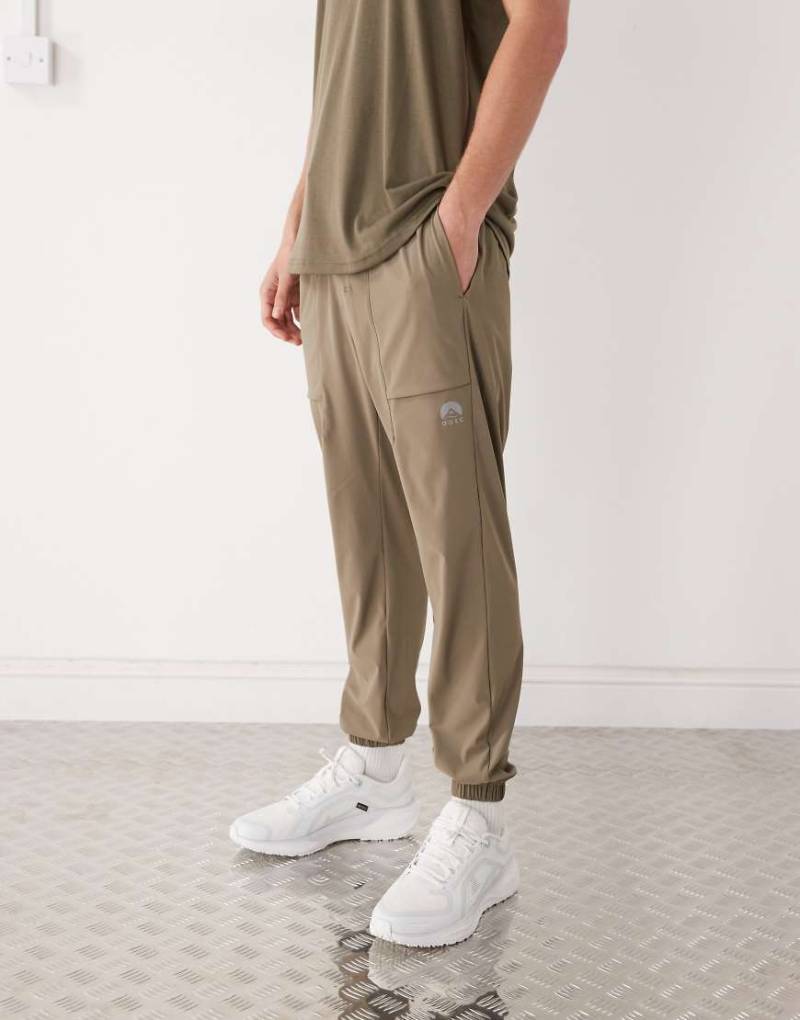 OOSC - Elite Everyday Activewear - Jogginghose in Khaki-Grün von OOSC