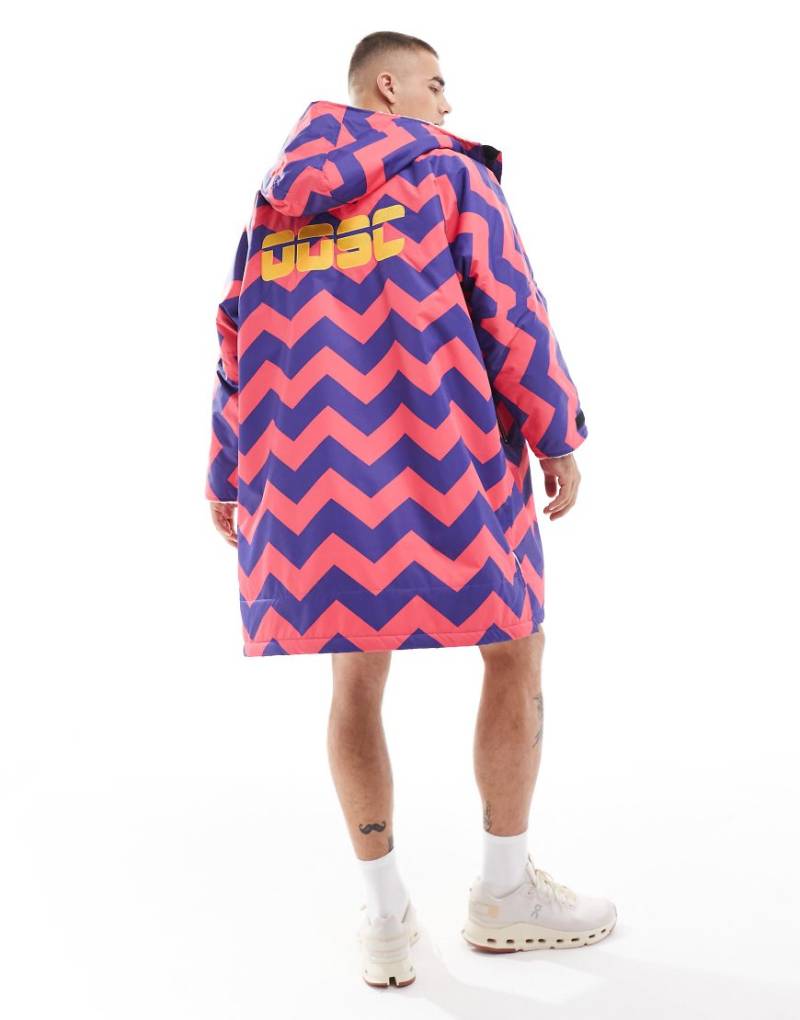 OOSC - Fresh Prince - Sherpa-Wickelmantel mit rosa und lila Chevron-Muster-Bunt von OOSC