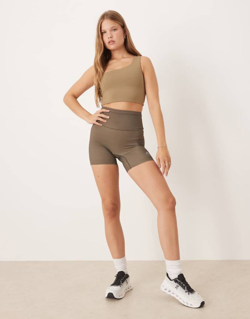 OOSC - Infinite - Shorts in Khaki mit hohem Bund-Grün von OOSC