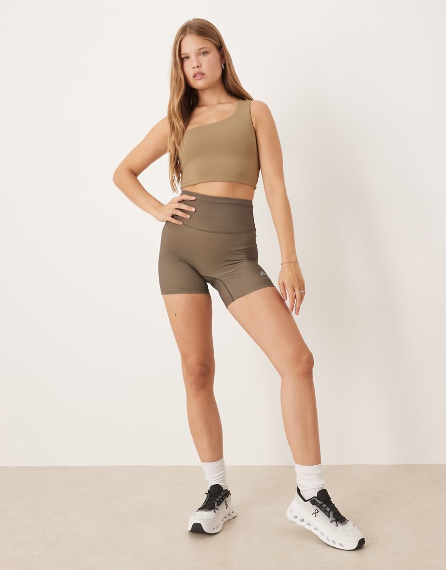 OOSC - Infinite - Shorts in Khaki mit hohem Bund-Grün von OOSC