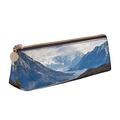 Mountain Range View Print Leder Bleistift Fall Stift Beutel Dreieck Tragbare Bleistift Tasche Mit Reißverschluss Für Büro, weiß, Einheitsgröße von OPSREY