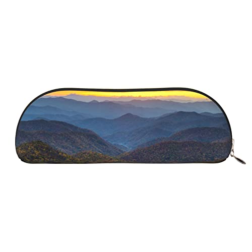 OPSREY Blue Ridge Parkway Mountains Bedrucktes Leder Stifteetui Tragbare Schreibwarentasche Halbrunder Reißverschluss Stifteetui, Blue Ridge Parkway Mountains, Einheitsgröße, Münzbeutel von OPSREY