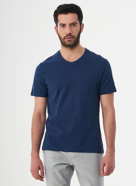 ORGANICATION Basic T-Shirt aus Bio-Baumwolle mit V-Ausschnitt von ORGANICATION