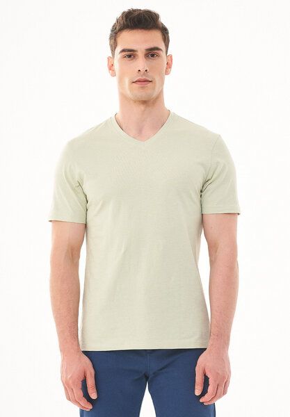 ORGANICATION Basic T-Shirt aus Bio-Baumwolle mit V-Ausschnitt von ORGANICATION