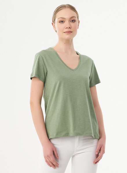 ORGANICATION Damen Basic T-Shirt aus Bio-Baumwolle mit V-Ausschnitt von ORGANICATION