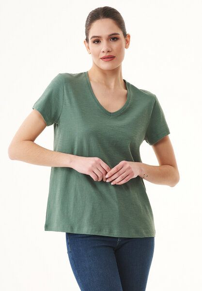 ORGANICATION Damen Basic T-Shirt aus Bio-Baumwolle mit V-Ausschnitt von ORGANICATION