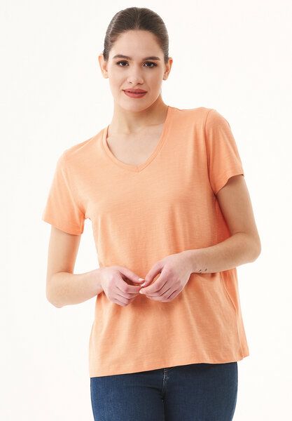 ORGANICATION Damen Basic T-Shirt aus Bio-Baumwolle mit V-Ausschnitt von ORGANICATION