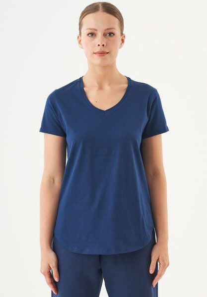 ORGANICATION ESSENTIALS-TUBA- Basic T-Shirt aus Bio-Baumwolle mit V-Ausschnitt ORGANICATION ESSENTIALS-TUBA- Basic T-Shirt aus Bio-Baumwolle mit V-Ausschnitt von ORGANICATION