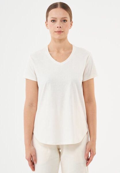 ORGANICATION ESSENTIALS-TUBA- Basic T-Shirt aus Bio-Baumwolle mit V-Ausschnitt von ORGANICATION