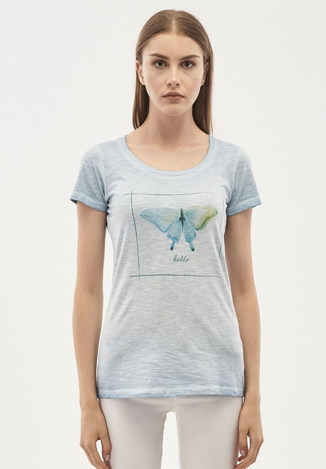 ORGANICATION T-Shirt Garment Dyed T-Shirt aus Bio-Baumwolle mit Schmetterling-Print in Milky Blue von ORGANICATION