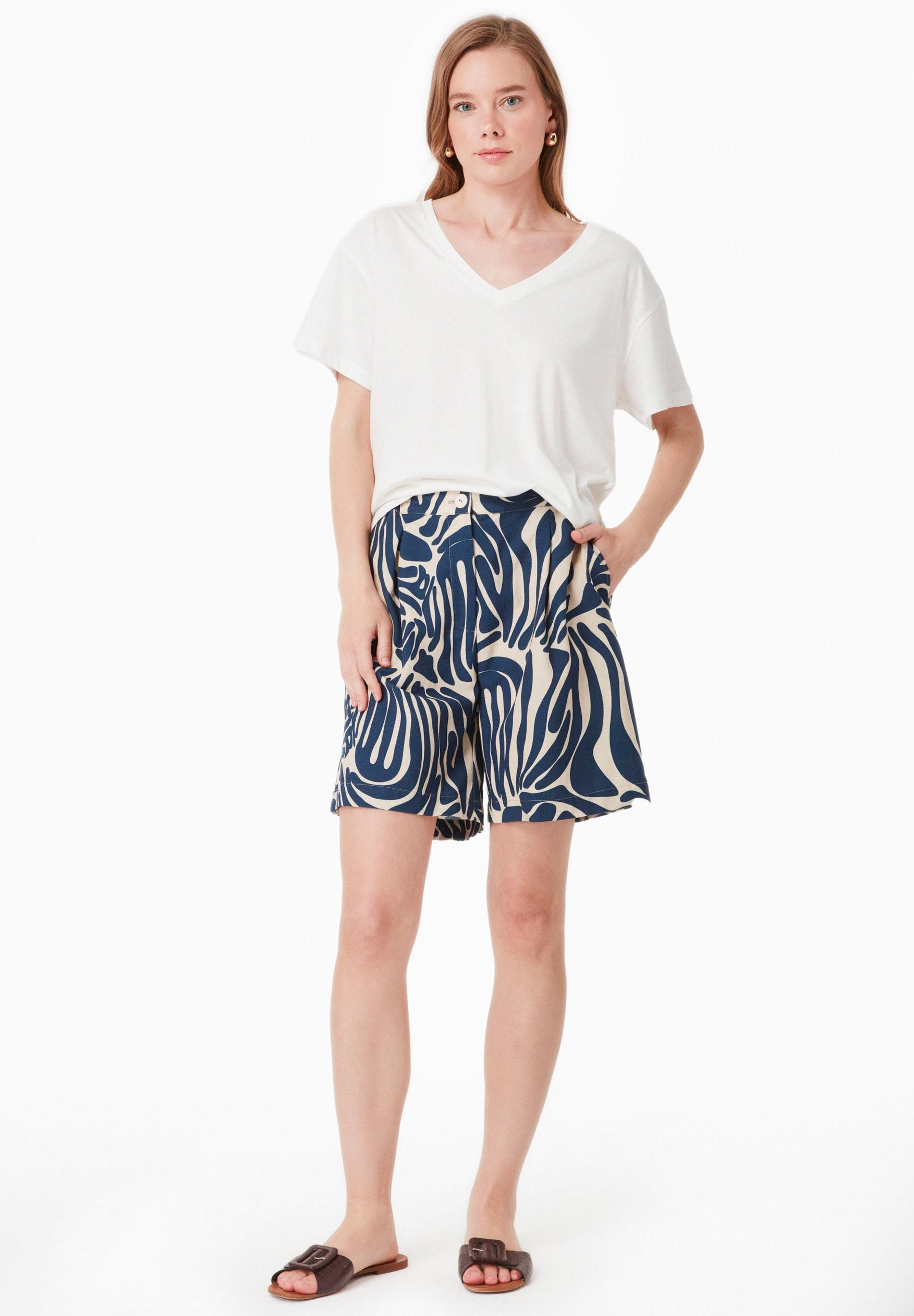 Patterned Viscose Blend Shorts Abstract Blue von ORGANICATION